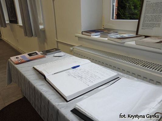  Grafika #46: Zakończenie uroczystości wizytą w Izbie Pamięci Ofiar Marszu Śmierci KL Stutthof