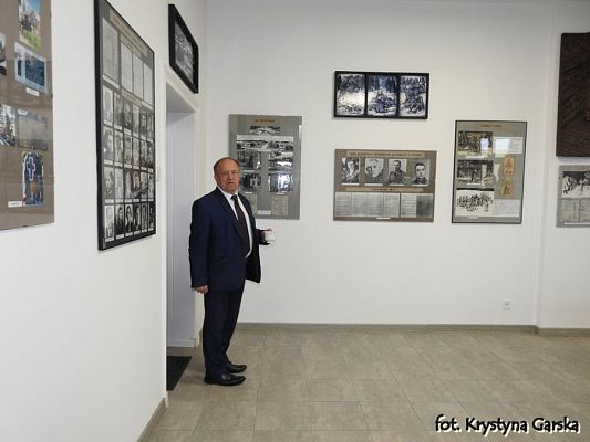  Grafika #47: Zakończenie uroczystości wizytą w Izbie Pamięci Ofiar Marszu Śmierci KL Stutthof