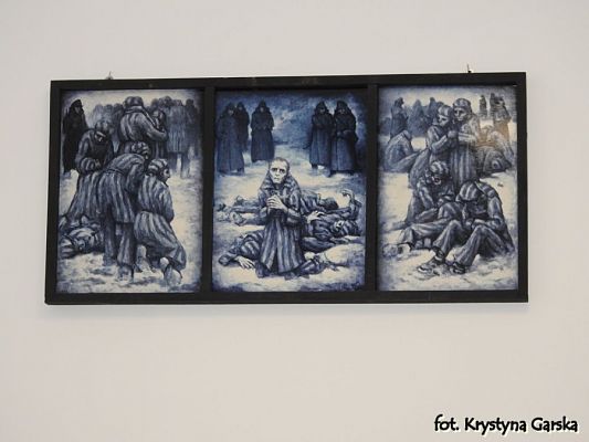  Grafika #67: Zakończenie uroczystości wizytą w Izbie Pamięci Ofiar Marszu Śmierci KL Stutthof