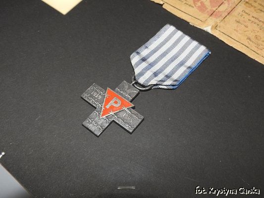  Grafika #77: Zakończenie uroczystości wizytą w Izbie Pamięci Ofiar Marszu Śmierci KL Stutthof