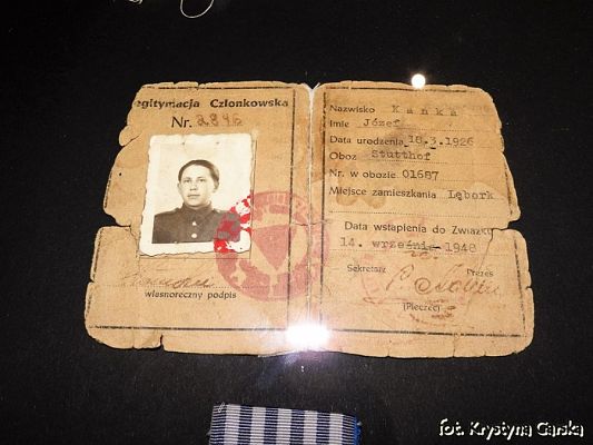  Grafika #80: Zakończenie uroczystości wizytą w Izbie Pamięci Ofiar Marszu Śmierci KL Stutthof