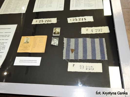  Grafika #90: Zakończenie uroczystości wizytą w Izbie Pamięci Ofiar Marszu Śmierci KL Stutthof