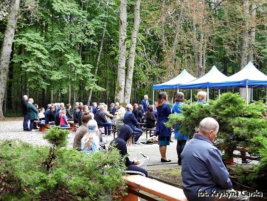  Grafika #20: Uroczystość ku czci Ofiar Marszu Śmierci KL Stutthof w Krępie Kaszubskiej dnia 27 września 2020