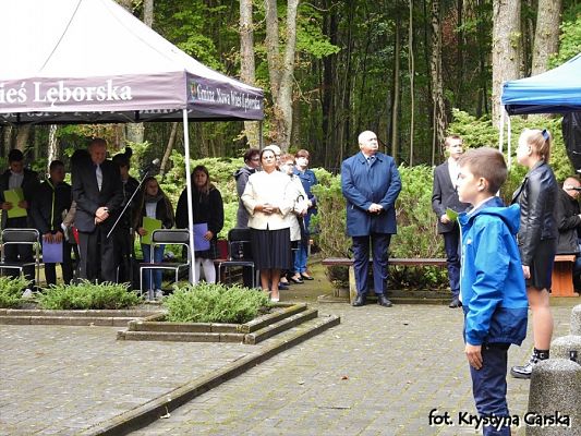  Grafika #28: Uroczystość ku czci Ofiar Marszu Śmierci KL Stutthof w Krępie Kaszubskiej dnia 27 września 2020