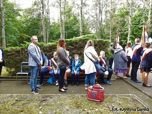  Grafika #51: Uroczystość ku czci Ofiar Marszu Śmierci KL Stutthof w Krępie Kaszubskiej dnia 27 września 2020