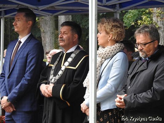  Grafika #93: Uroczystość ku czci Ofiar Marszu Śmierci KL Stutthof w Krępie Kaszubskiej dnia 27 września 2020