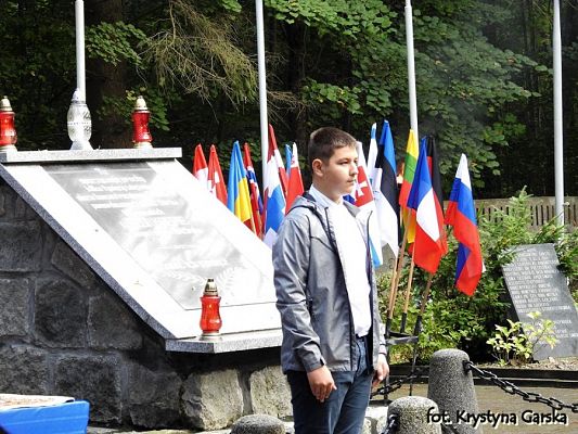  Grafika #98: Uroczystość ku czci Ofiar Marszu Śmierci KL Stutthof w Krępie Kaszubskiej dnia 27 września 2020