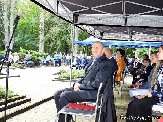  Grafika #103: Uroczystość ku czci Ofiar Marszu Śmierci KL Stutthof w Krępie Kaszubskiej dnia 27 września 2020