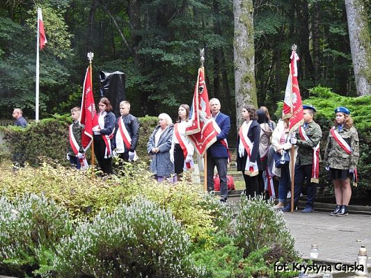  Grafika #119: Uroczystość ku czci Ofiar Marszu Śmierci KL Stutthof w Krępie Kaszubskiej dnia 27 września 2020