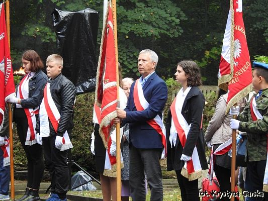  Grafika #120: Uroczystość ku czci Ofiar Marszu Śmierci KL Stutthof w Krępie Kaszubskiej dnia 27 września 2020