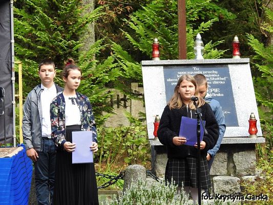  Grafika #159: Uroczystość ku czci Ofiar Marszu Śmierci KL Stutthof w Krępie Kaszubskiej dnia 27 września 2020