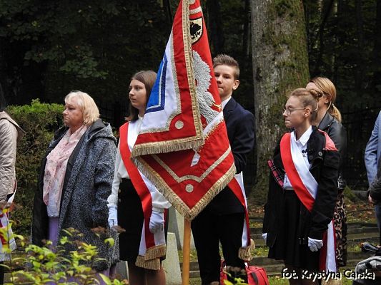  Grafika #164: Uroczystość ku czci Ofiar Marszu Śmierci KL Stutthof w Krępie Kaszubskiej dnia 27 września 2020