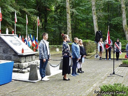  Grafika #169: Uroczystość ku czci Ofiar Marszu Śmierci KL Stutthof w Krępie Kaszubskiej dnia 27 września 2020