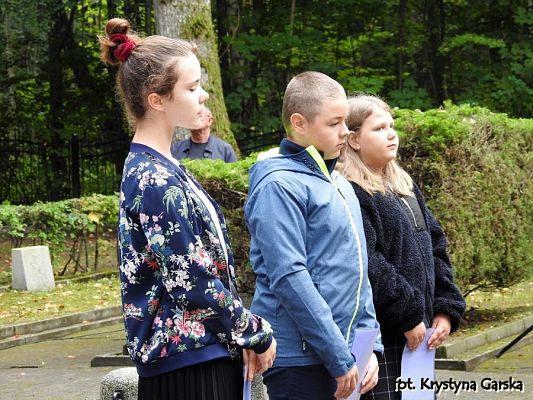  Grafika #171: Uroczystość ku czci Ofiar Marszu Śmierci KL Stutthof w Krępie Kaszubskiej dnia 27 września 2020