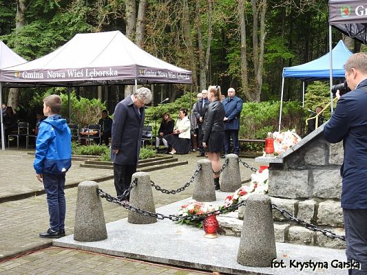  Grafika #215: Uroczystość ku czci Ofiar Marszu Śmierci KL Stutthof w Krępie Kaszubskiej dnia 27 września 2020