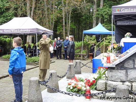  Grafika #220: Uroczystość ku czci Ofiar Marszu Śmierci KL Stutthof w Krępie Kaszubskiej dnia 27 września 2020