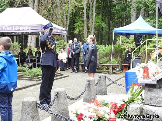  Grafika #222: Uroczystość ku czci Ofiar Marszu Śmierci KL Stutthof w Krępie Kaszubskiej dnia 27 września 2020