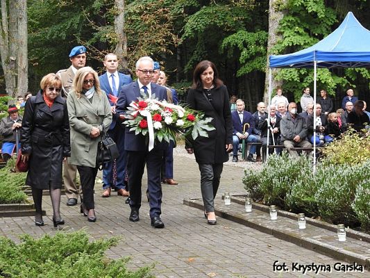  Grafika #224: Uroczystość ku czci Ofiar Marszu Śmierci KL Stutthof w Krępie Kaszubskiej dnia 27 września 2020