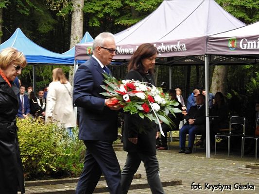  Grafika #225: Uroczystość ku czci Ofiar Marszu Śmierci KL Stutthof w Krępie Kaszubskiej dnia 27 września 2020