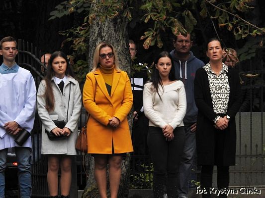  Grafika #245: Uroczystość ku czci Ofiar Marszu Śmierci KL Stutthof w Krępie Kaszubskiej dnia 27 września 2020