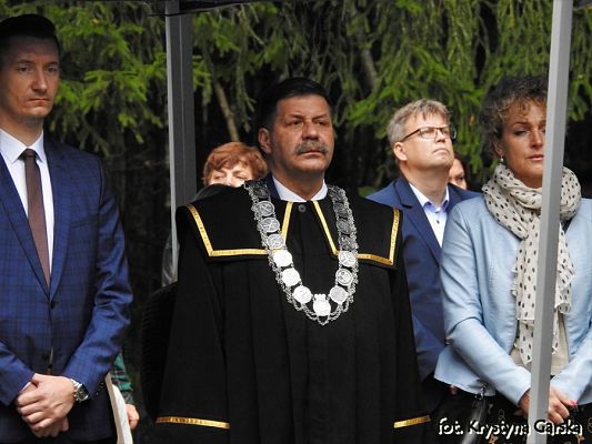  Grafika #249: Uroczystość ku czci Ofiar Marszu Śmierci KL Stutthof w Krępie Kaszubskiej dnia 27 września 2020