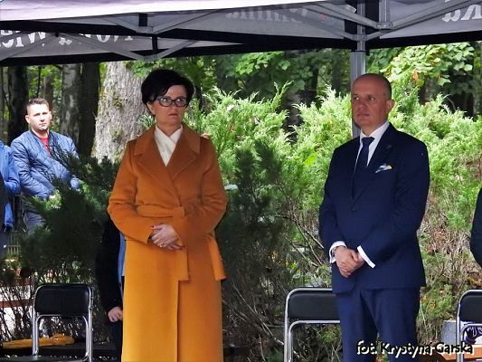  Grafika #250: Uroczystość ku czci Ofiar Marszu Śmierci KL Stutthof w Krępie Kaszubskiej dnia 27 września 2020