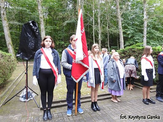  Grafika #254: Uroczystość ku czci Ofiar Marszu Śmierci KL Stutthof w Krępie Kaszubskiej dnia 27 września 2020