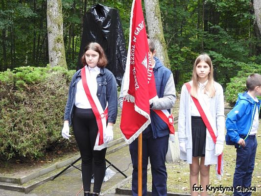  Grafika #252: Uroczystość ku czci Ofiar Marszu Śmierci KL Stutthof w Krępie Kaszubskiej dnia 27 września 2020