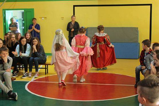  Grafika #23: Pokaz mody