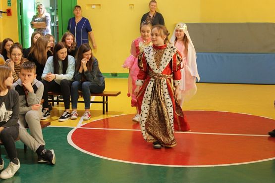  Grafika #49: Pokaz mody