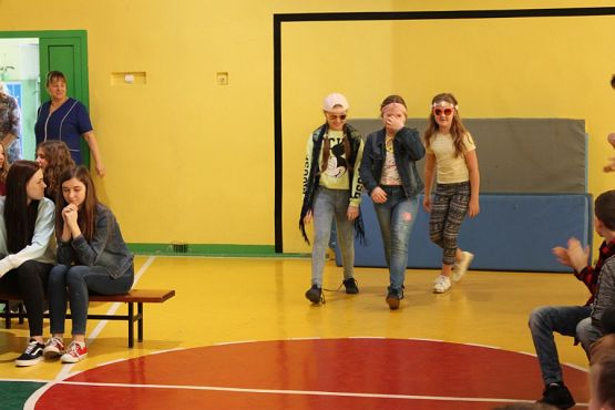  Grafika #35: Pokaz mody