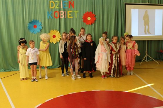  Grafika #38: Pokaz mody