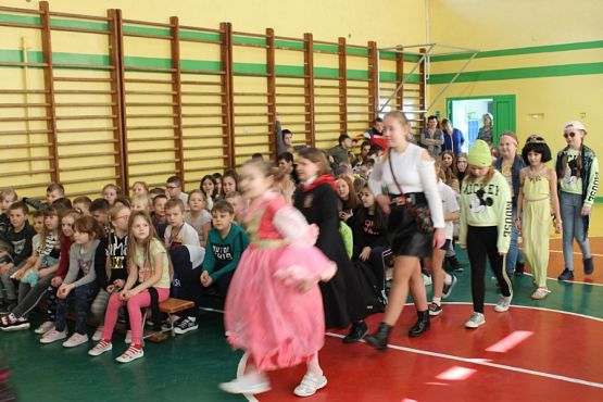  Grafika #42: Pokaz mody