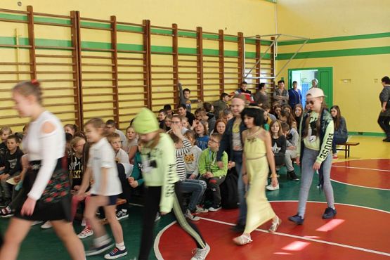  Grafika #43: Pokaz mody