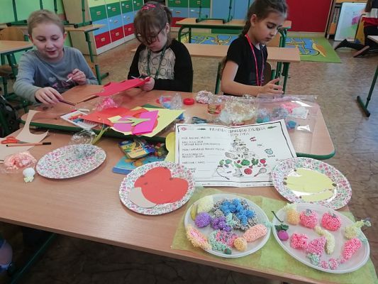  Grafika #6: DOBRZE JEMY ZE SZKOŁĄ NA WIDELCU