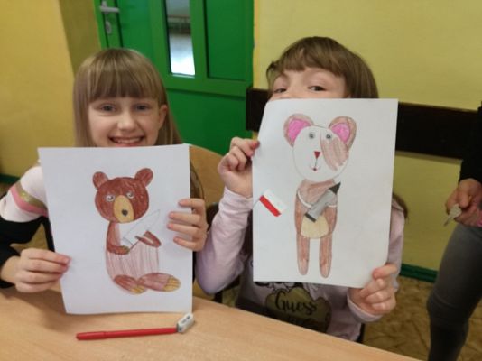  Grafika #6: Niedźwiedź Wojtek i wojenne opowieści