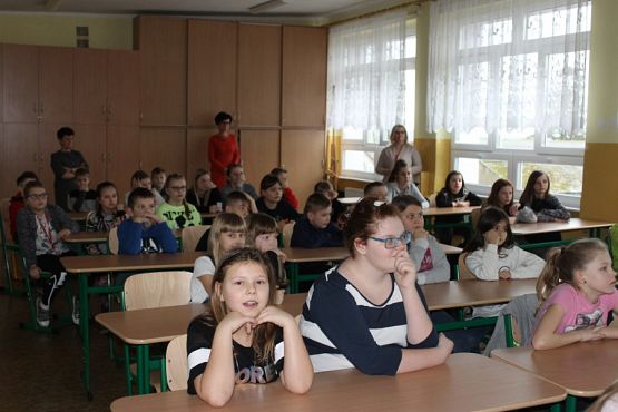  Grafika #19: Niedźwiedź Wojtek i wojenne opowieści