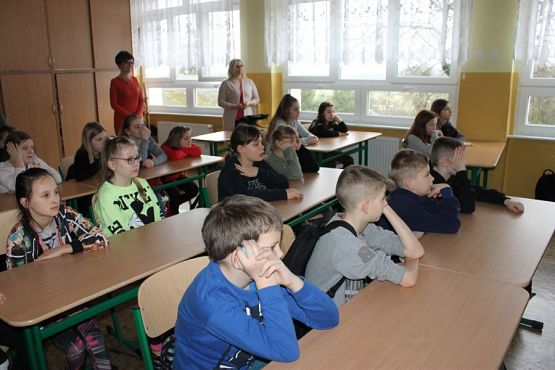  Grafika #21: Niedźwiedź Wojtek i wojenne opowieści