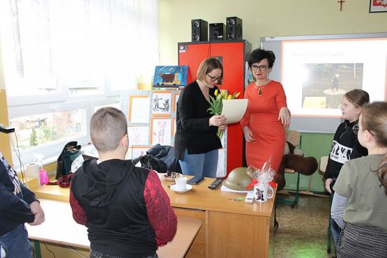  Grafika #28: Niedźwiedź Wojtek i wojenne opowieści