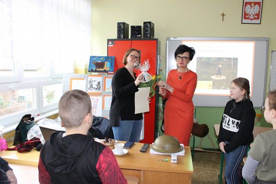  Grafika #29: Niedźwiedź Wojtek i wojenne opowieści