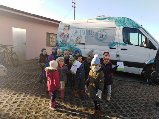  Grafika #2: Mobilny gabinet stomatologiczny tzw. Dentobusu