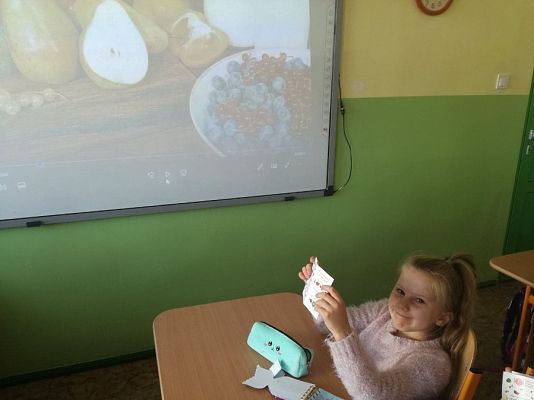  Grafika #1: DOBRZE JEMY ZE SZKOŁĄ NA WIDELCU