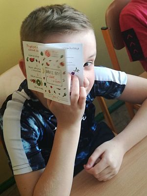  Grafika #4: DOBRZE JEMY ZE SZKOŁĄ NA WIDELCU