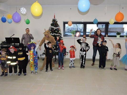  Grafika #43: Bale w Karnawale