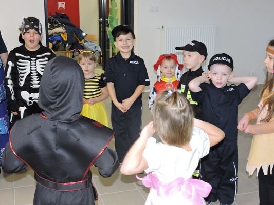  Grafika #70: Bale w Karnawale