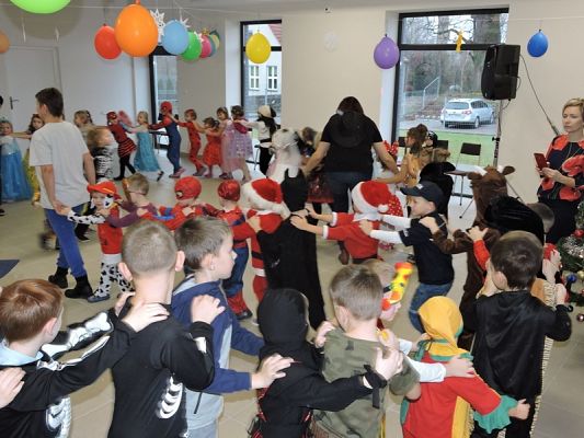  Grafika #95: Bale w Karnawale