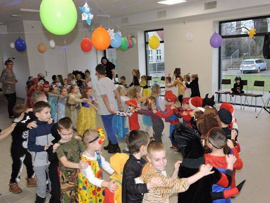  Grafika #75: Bale w Karnawale