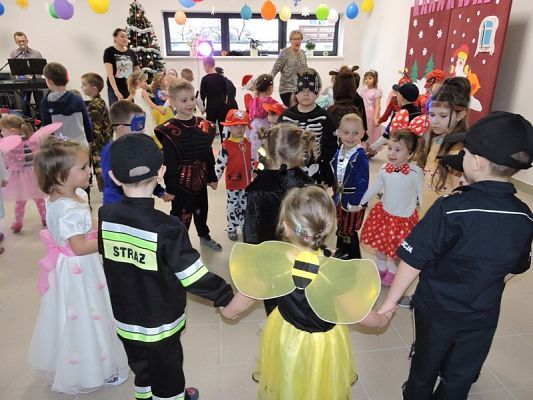  Grafika #7: Bale w Karnawale