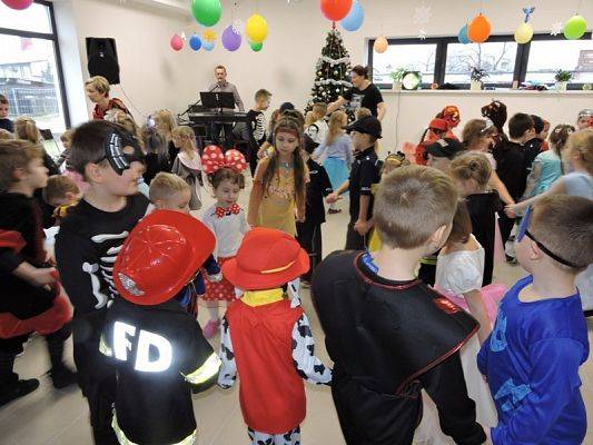  Grafika #12: Bale w Karnawale