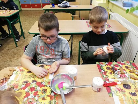  Grafika #3: Świąteczne tradycje